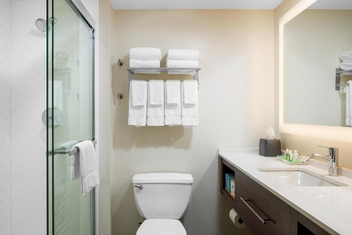 Holiday Inn Cleveland image 12