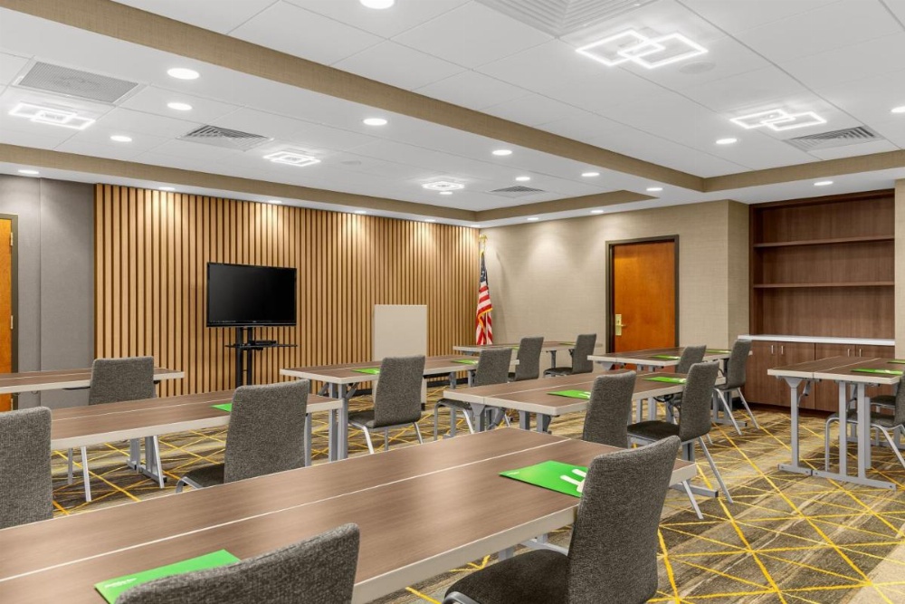 Holiday Inn Cleveland Image 16