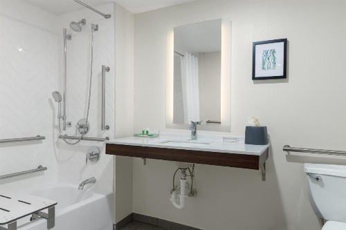 Holiday Inn Cleveland image 6