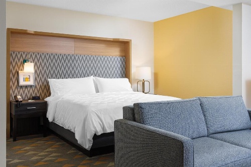 Holiday Inn Cleveland image 9